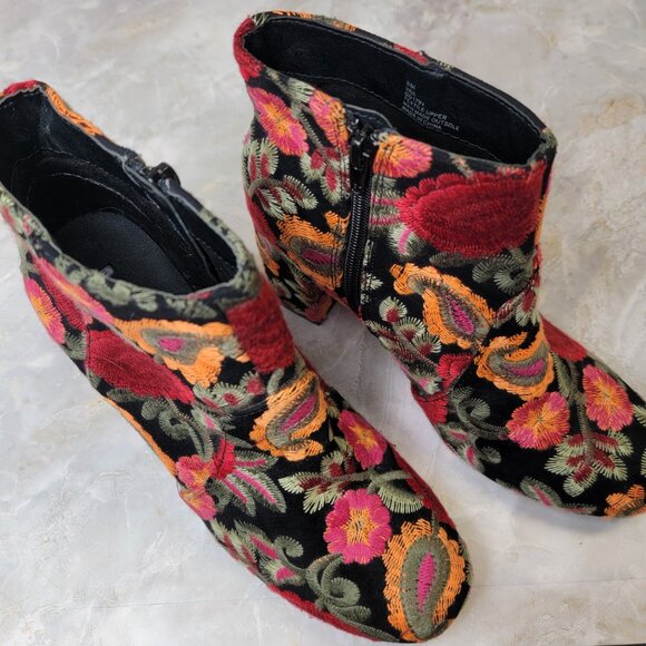 MIA Vail Floral and Paisley Embroidered Black Ankle Boots size 8M - Picture 3 of 12